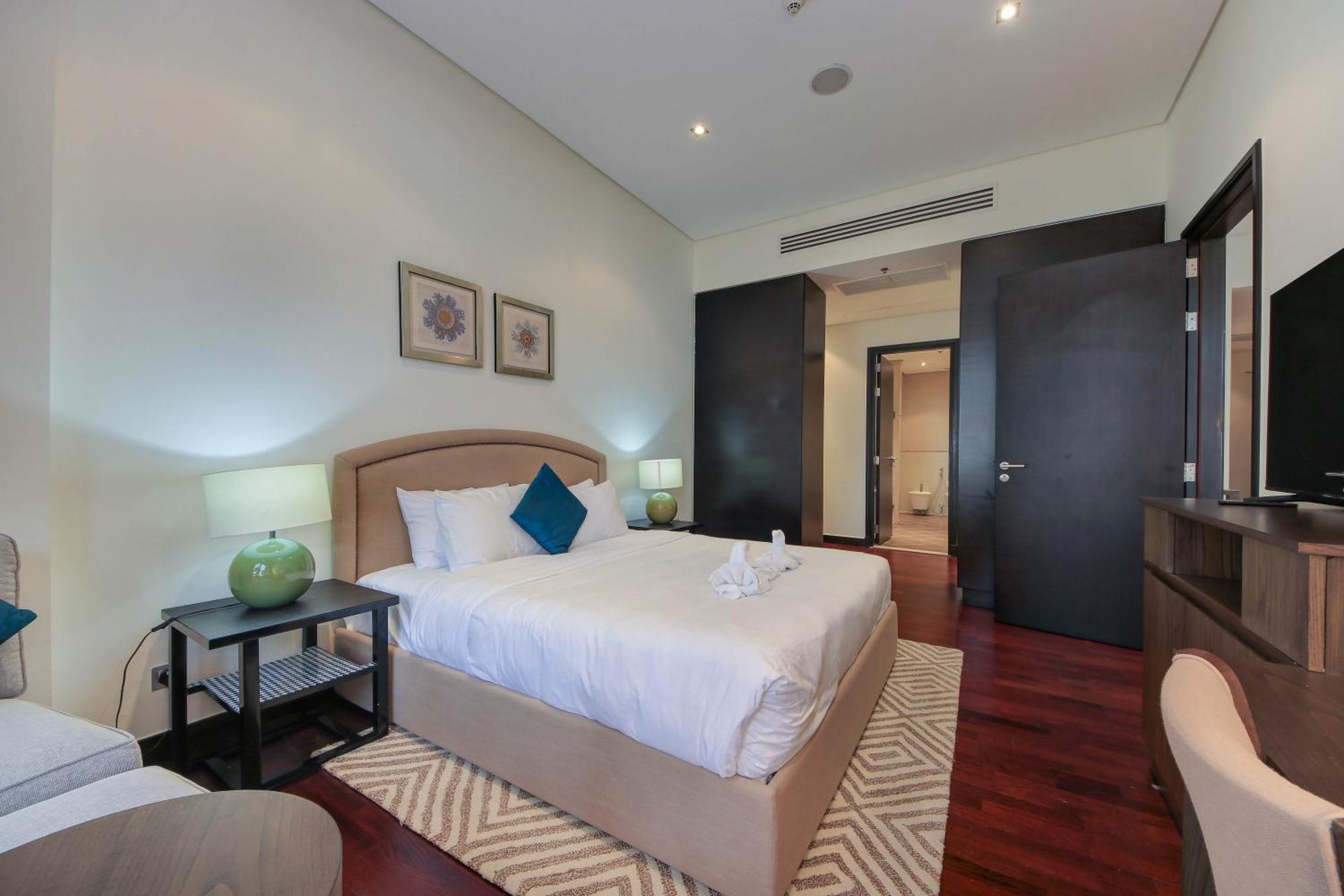 Luxe Getaways Royal Amwaj Palm Jumeirah Resort Apartment Holiday Home Dubai Rum bild
